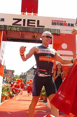 Ironman Cameron Browm im Ziel. Foto: ironmanlive.com