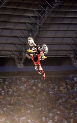Sprung zum Sieg - André Villa, Night of the Jumps, Fortaleza, Brasilien 2007 Foto: Oliver Franke