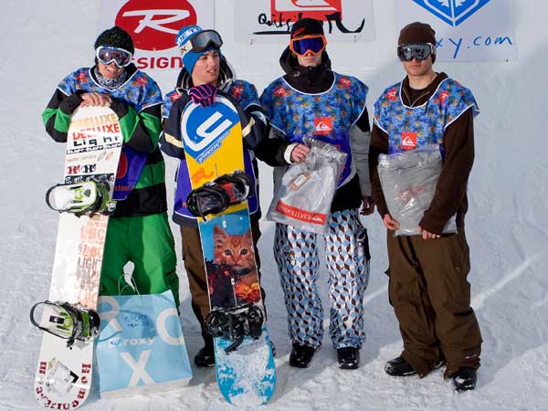 Dominik Weghaupt (AUT),Simon Heinrich (AUT) ,Niklas Hollsten (FIN) und Tom Wagner (AUT); Sieger im Snowboard-Contest beim Snowpark Tourstopp Sillian Foto: Lorenz Holder