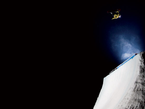 Snowboarder Antti Autti in der Quarterpipe.  Foto: Hanafi, Billabong
