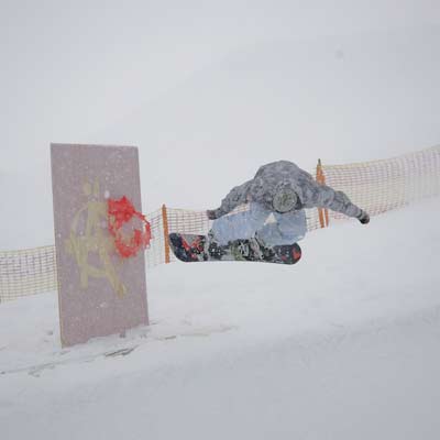 Snowboard- und Kunstperformance beim �sthetiker Jam 2008 Foto: Veranstalter