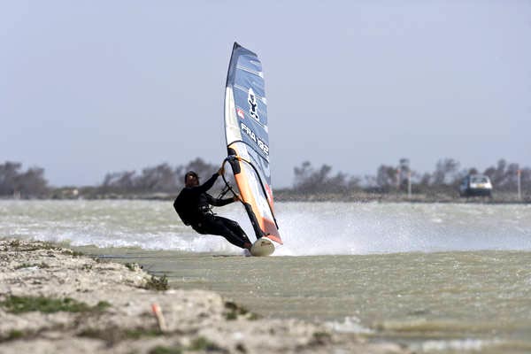 Antoine Albeau stellt den neuen Speedrekord auf.  Foto: World of Windsurfing