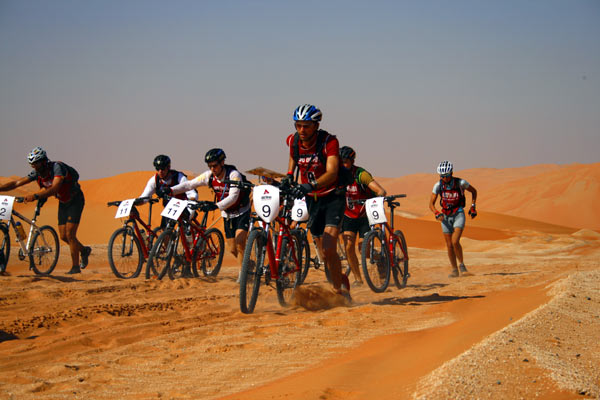Anstrengungen bis zur Schmerzgrenze in atemberaubender Natur. Die Abu Dhabi Adventure Challenge.  Foto: Sascha Jurek, funsporting.com