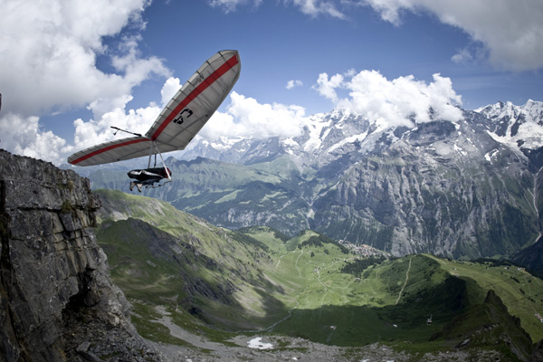 H�ngegleiterflieger Dom Orley bei den Nissan Outdoor Games 2008.  Foto: Dom Daher