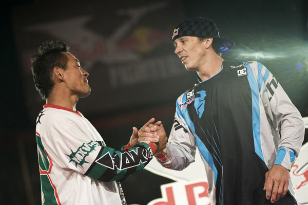Red Bull X-Fighter: Robbie Maddiso und Eigo Sato.  Foto: J�rg Mitter/Red Bull Photofiles