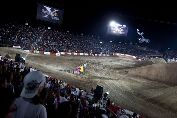 Nate Adams bei den Red Bull X-Fighters.  Foto: Chris Pondella