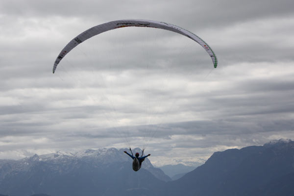 Red Bull X-Alps: Mit offenen Armen ins Abenteuer.  Foto: Sophie Friedel 