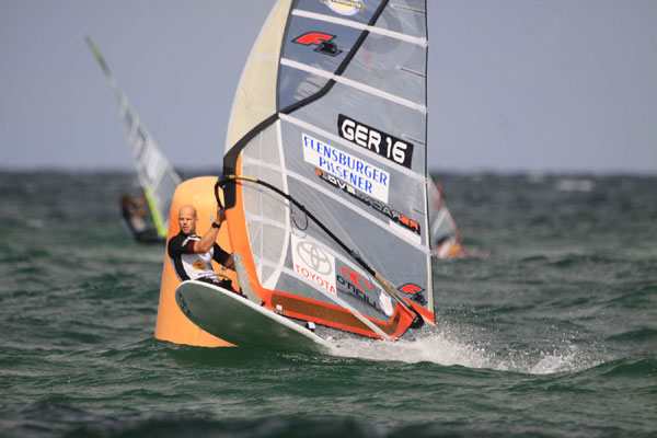 Bernd Flessner wurde auf Sylt zum 14. mal Deutscher Windsurf Meister.  Foto: Stevie Bootz. 