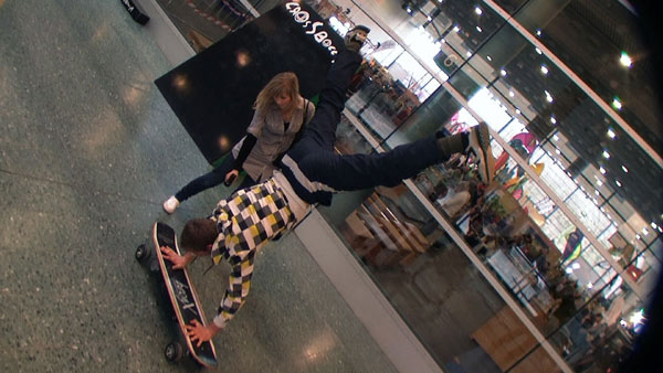 E-Skateboarding auf der Passion Sports Convention 2010 in Bremen.  Foto: Wolfgang Medicus