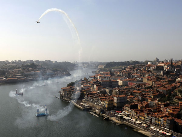 Nigel Lamb aus Gro�britannien beim Red bull Air Race 2009 in Portugal.  Foto: David Blundell/ AP Images/ Red Bull Photofiles