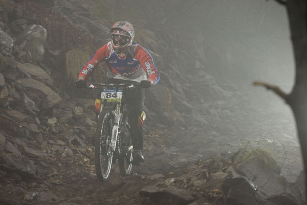 Enrico Rodell beim iXS Downhill Cup 2010.  Foto: Thomas Dietze