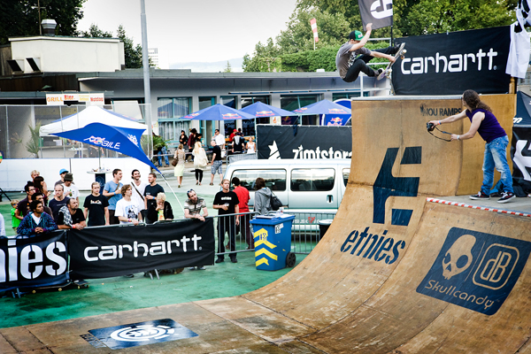 Tim Bijsterfeld Frontside Air ESC Basel 2010.  Foto: Percy Dean