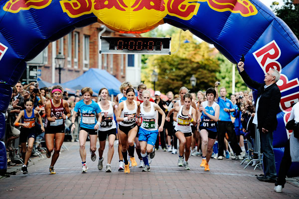 Red Bull Hase gegen Igel Startschuss.  Foto: Ray Demski