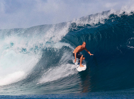 Nexo Rider Stephen Gallop auf Tahiti.  