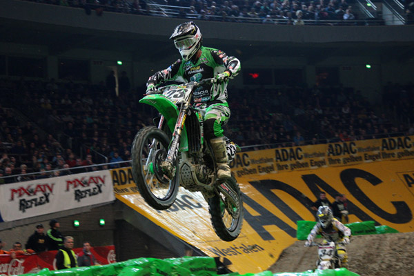 Supercross-Action in Dortmund.  Foto: Jan Brucke
