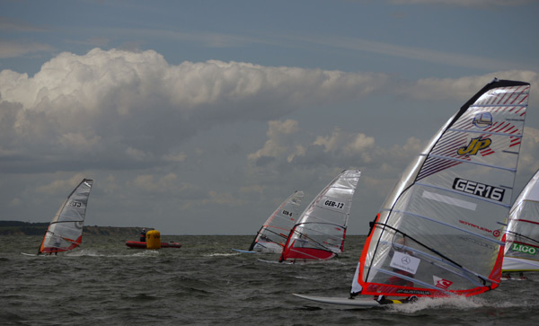 Slalom Start beim Deutschen Windsurf Cup 2011 in Boltenhagen.  Foto: Alisa Kollmetz