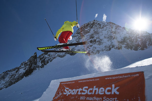 Freeski Contest Big Air Neustift.   Foto: SportScheck