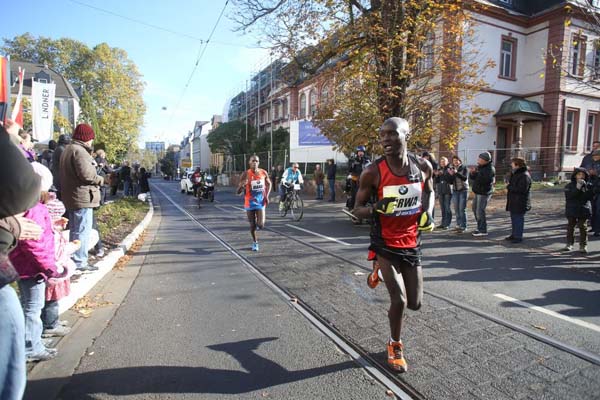 Frankfurt Marathon.  Foto: Thomas Wenning